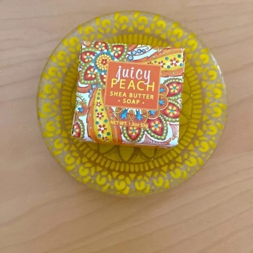 Small glas plates, 4 inches diameter. Unique! Rare! One is orange, one yellow.